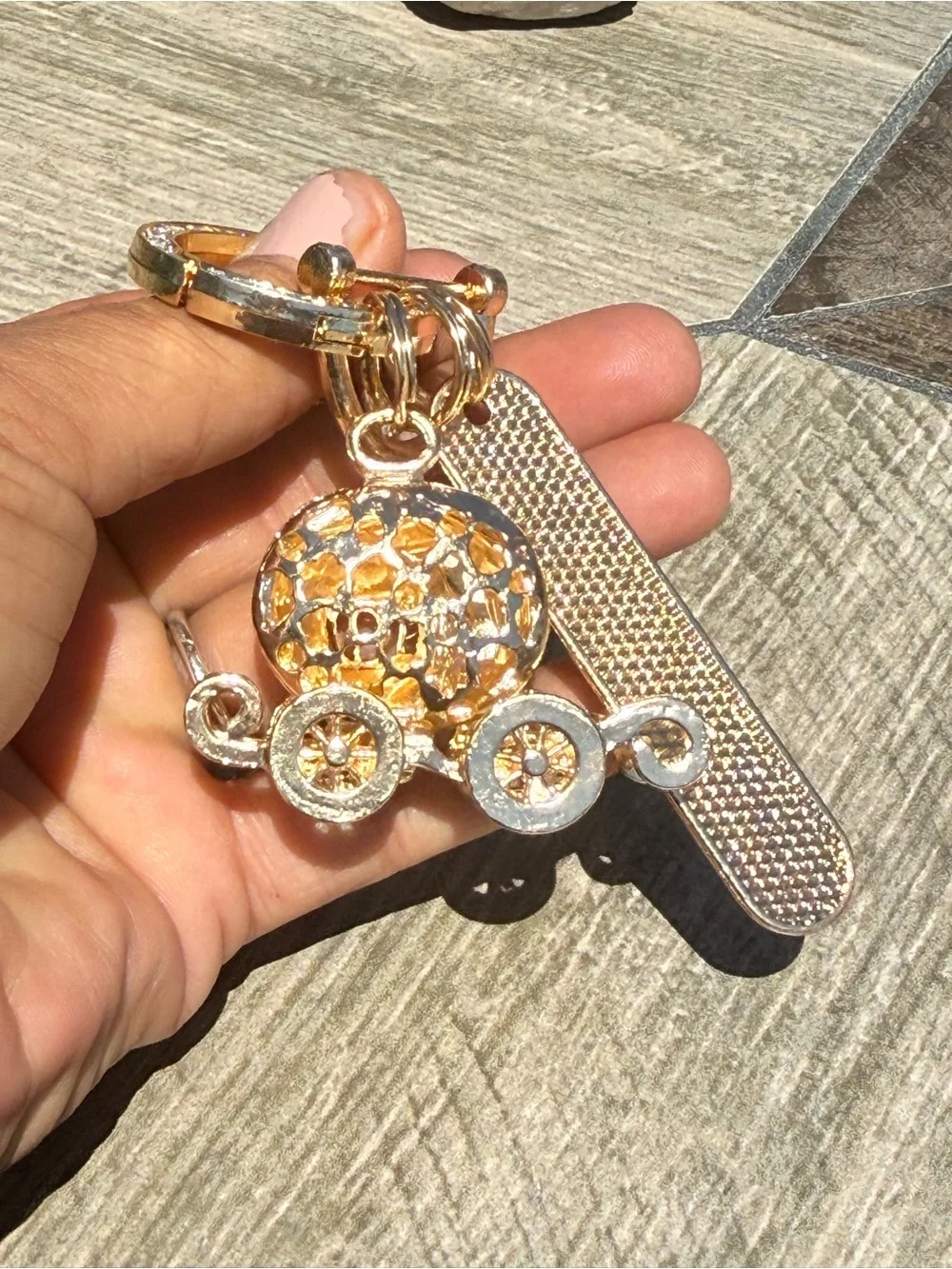 NWT Rhinestone Clear Pumpkin Cinderella Carriage 3D Keychain